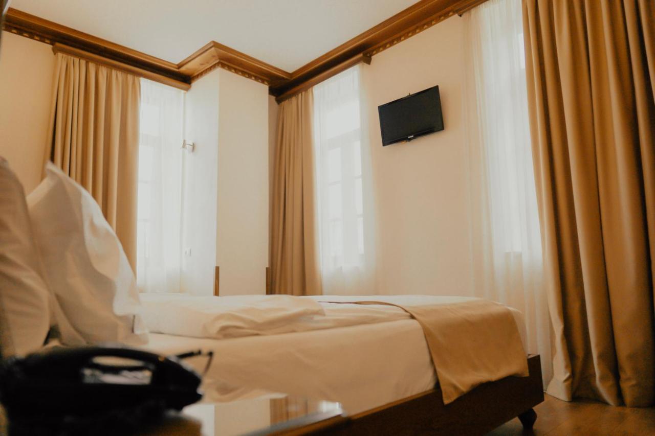 Hotel Argjiro