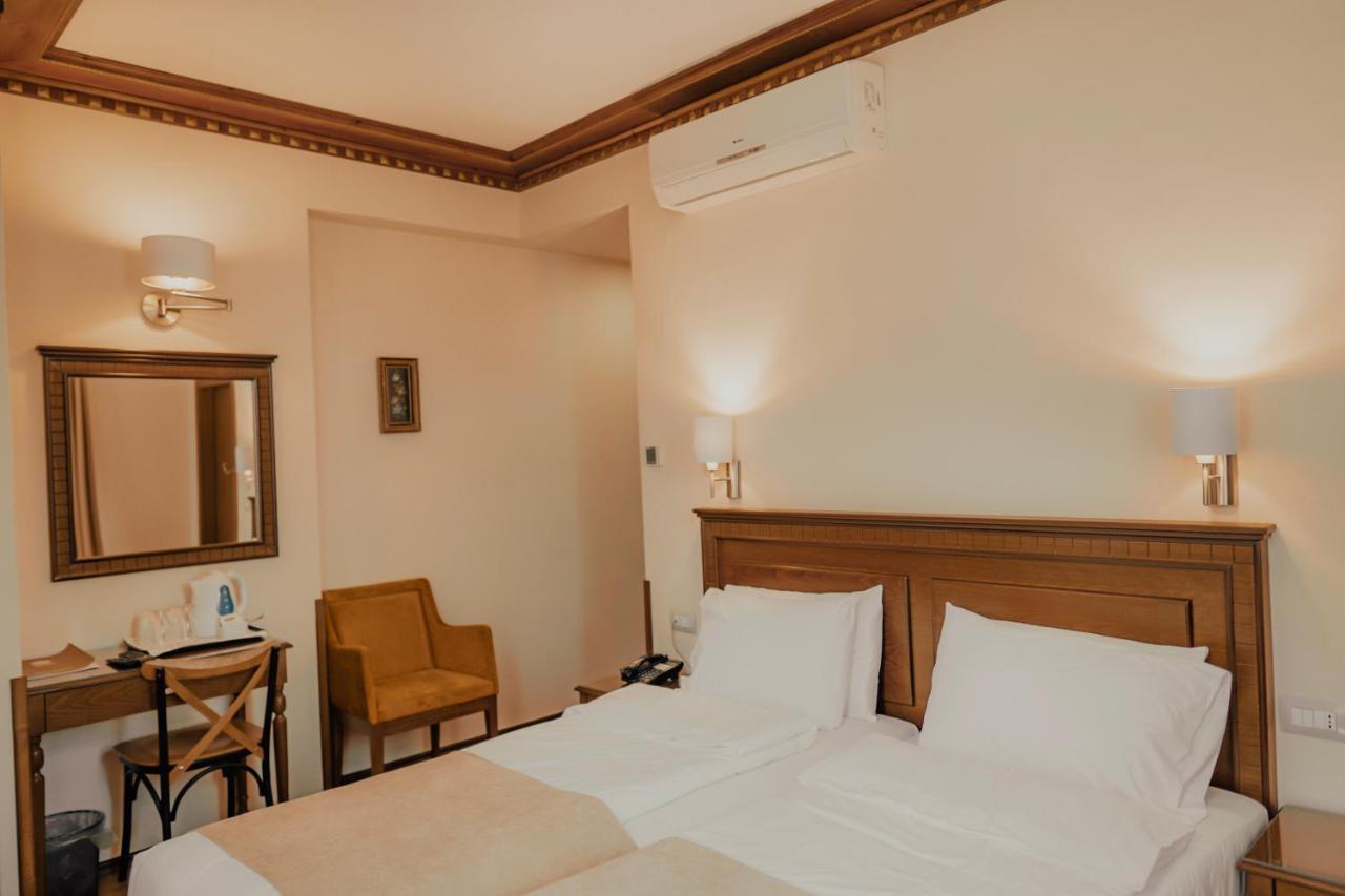 Hotel Argjiro